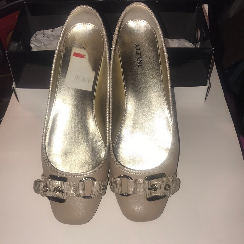 Women’s Alfani Nude Leather Flats